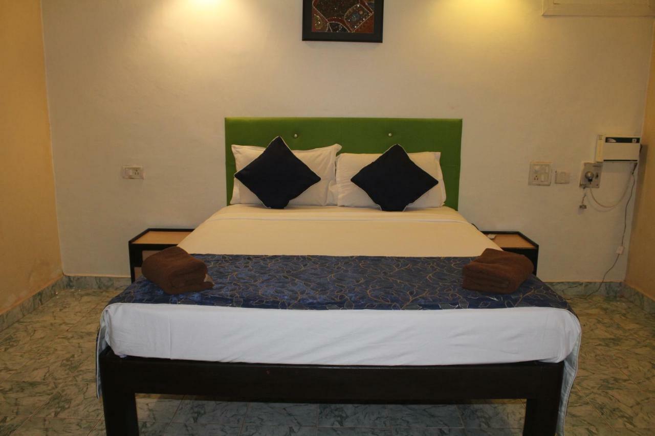 קלנגוטה Dona Julia Beach Resort מראה חיצוני תמונה